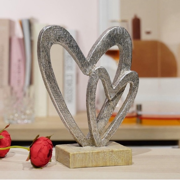 Modern Farmhouse Decor Resin Heart Sculpture Home Love Statue - Picture 5 of 9